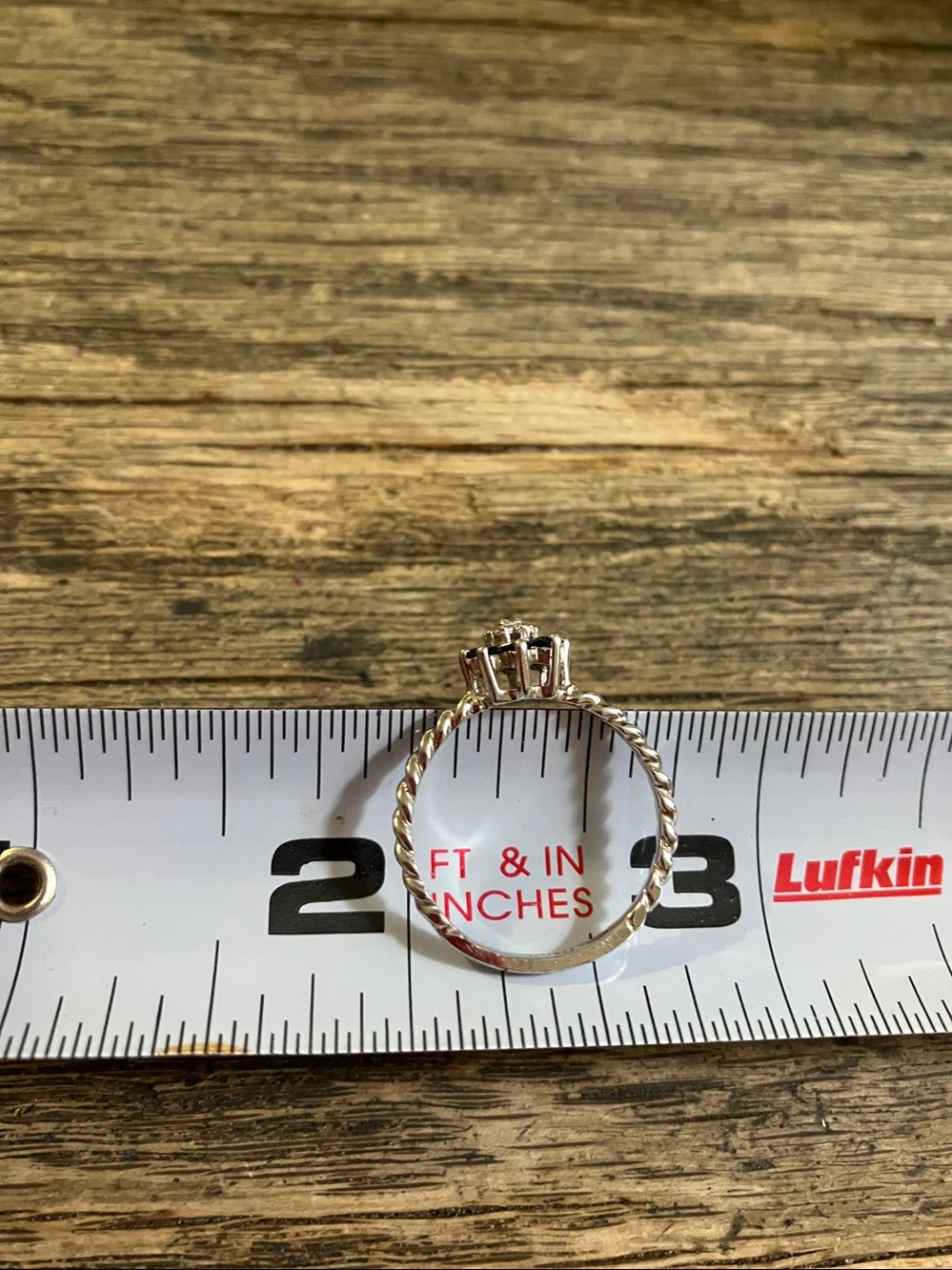 White 10k gold diamond and sapphire ring. - Picture 5 of 5
